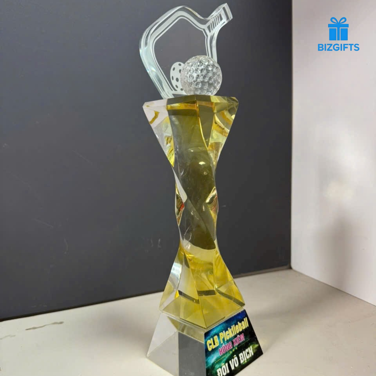Những chiếc cup làm từ chất liệu K9 trở nên có điểm nhấn hơn
